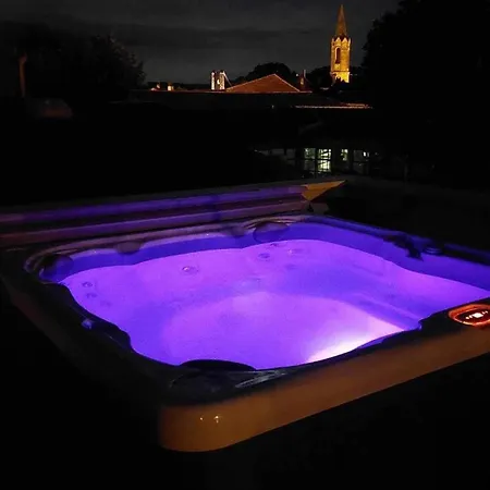 Appartement Spacious With Hot Tub