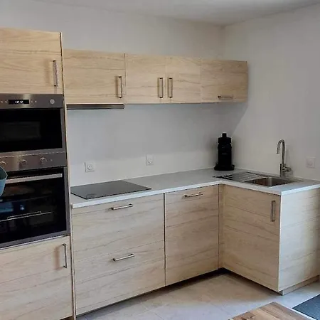 Spacious With Hot Tub *