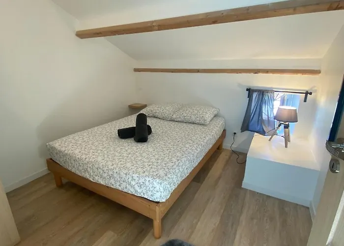 Spacious With Hot Tub *
